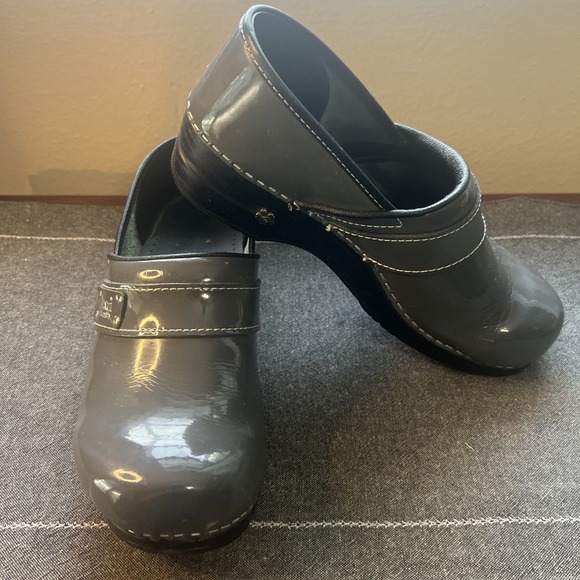 Koi By Sanita Shoes Women 41 US 10 Steel Gray Nursing Clogs Patent Leather $150 - Picture 1 of 11